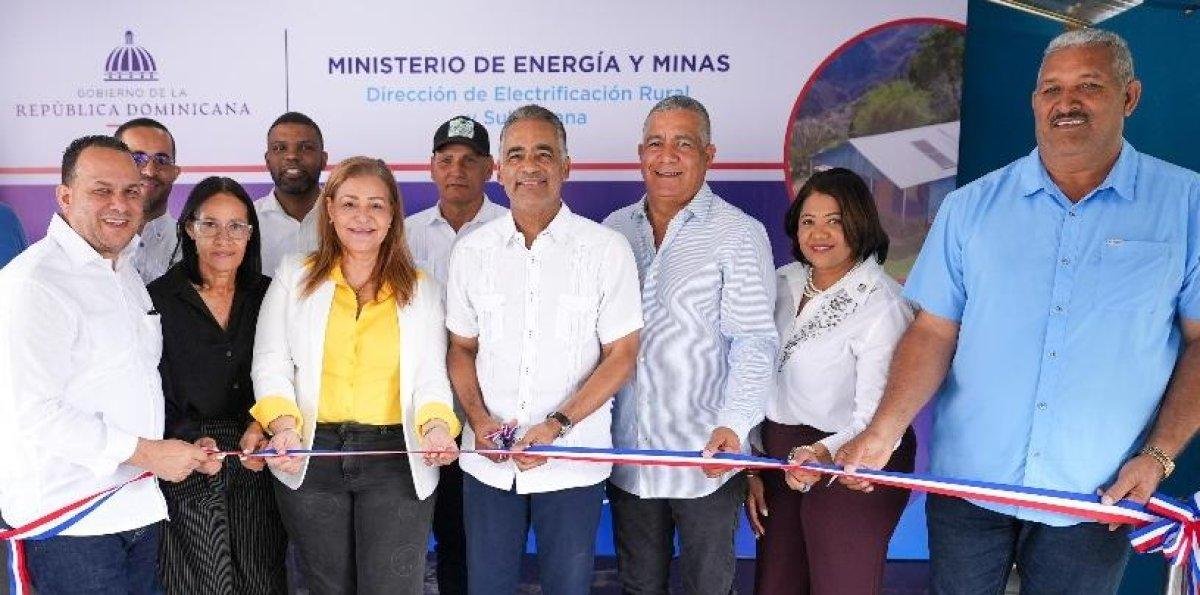 MEM entrega proyecto de electrificación San José de Ocoa