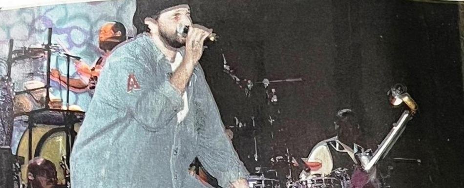 Juan Luis Guerra: de la bicicleta del 2000 a los drones del 2026, sube la bilirrubina en Santiago