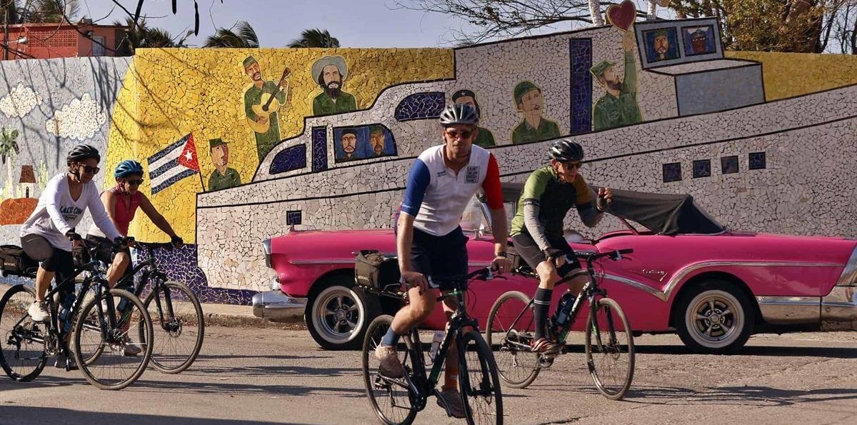 Cuba pierde el turismo canadiense por el asedio de EE. UU., que deja en coma un sector clave