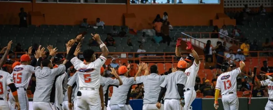 Valdez y Rosario comandan remontada de Toros sobre Águilas