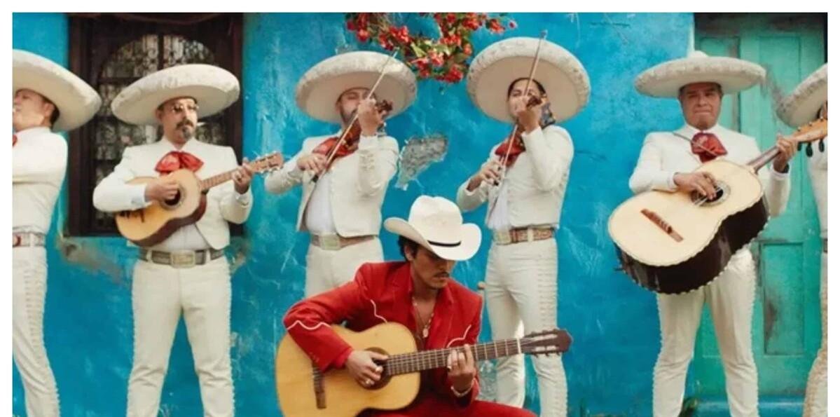 “Soy latino”: Bruno Mars honra sus raíces con un bolero ranchero