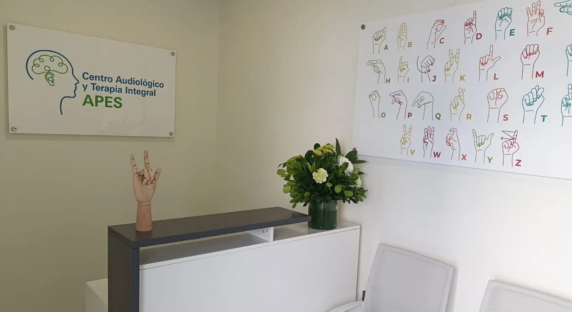 Inauguran centro audiológico y terapia para personas sordas