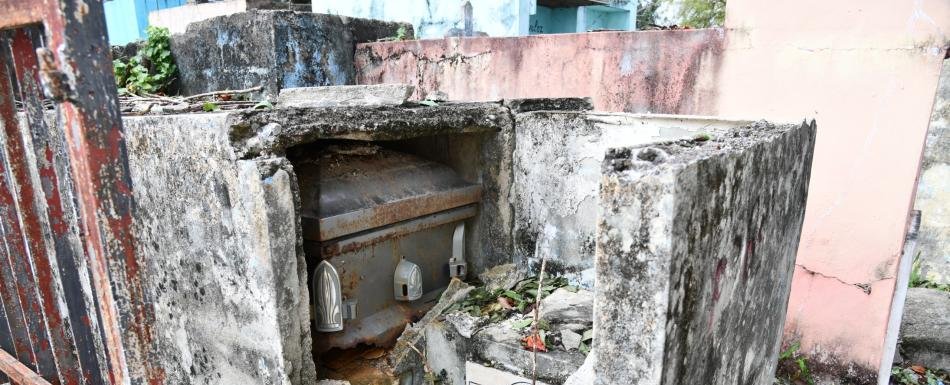 Cementerio de Los Mina: Usan panteones como zafacones