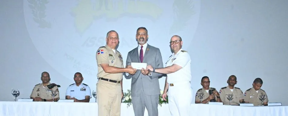 Ministerio de Defensa entrega RD$600 millones a 327 militares retirados