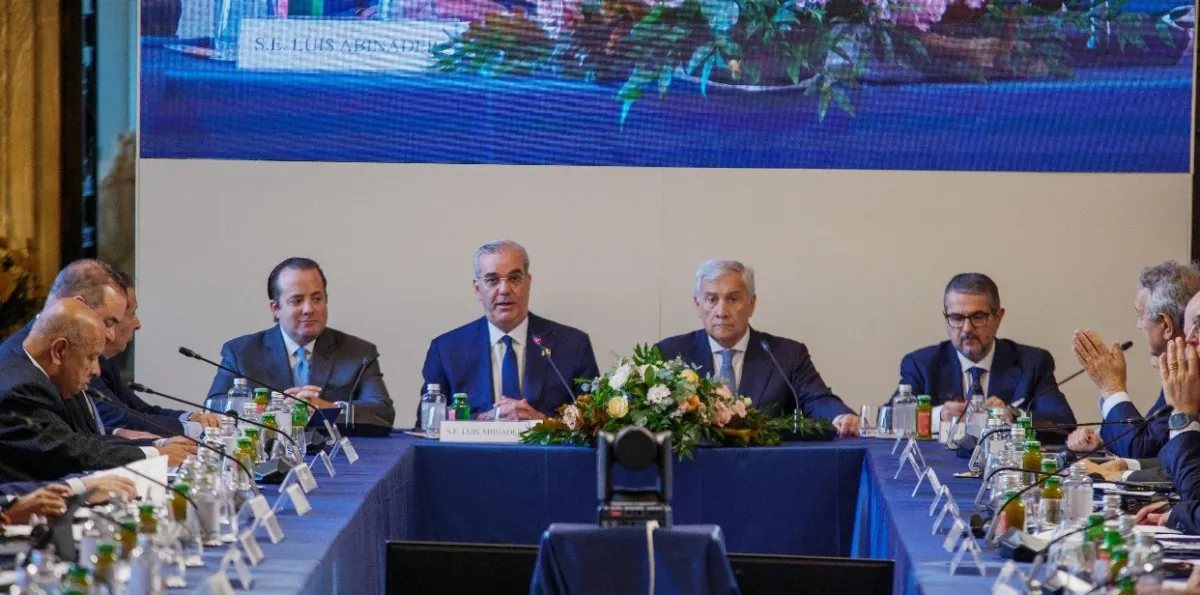 Abinader pide empresarios italianos invertir en el país
