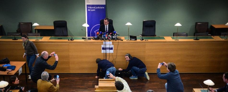 Escándalo político tras mortal paliza a joven ultra