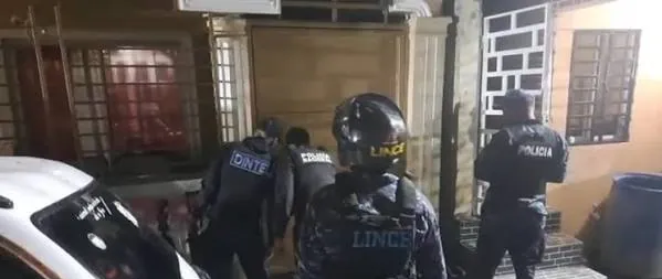 Policía dominicana decomisa armas y dinero en operativos