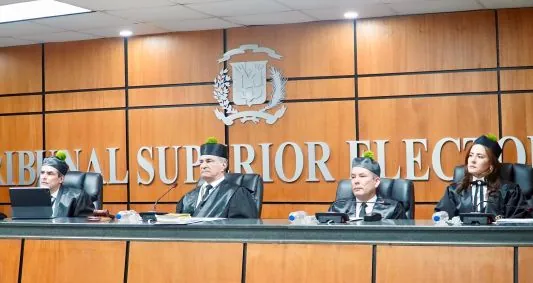El TSE declina ante TC recurso contra reglamento de encuestas