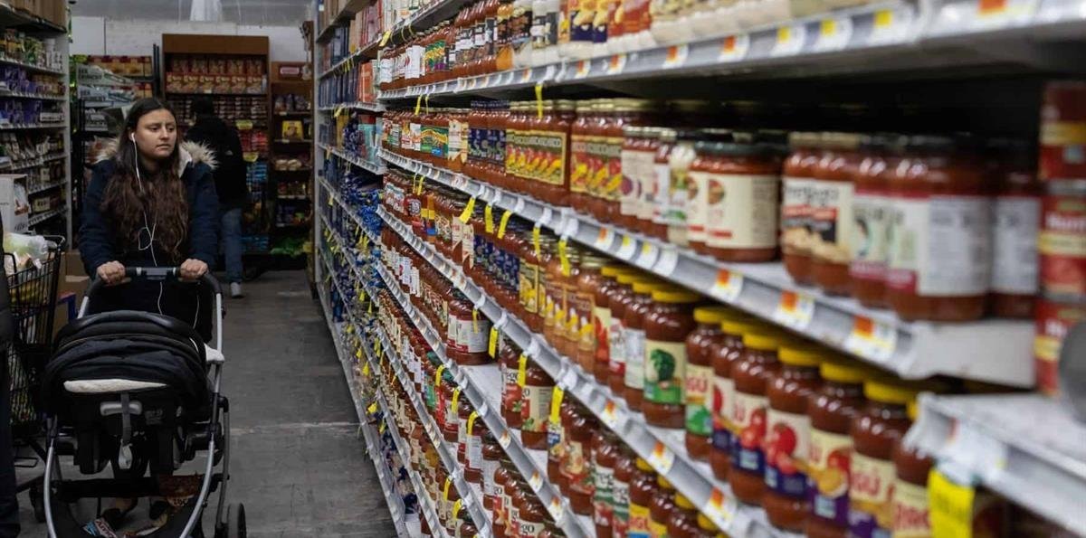 Multitud acude a supermercado "gratuito" patrocinado por una App de apuestas en Nueva York