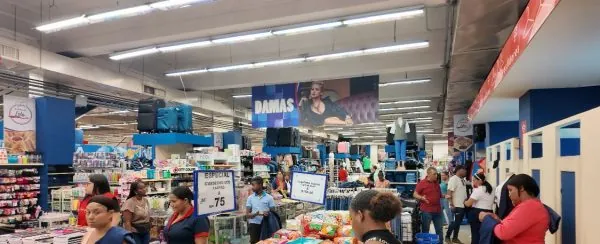 Padres denuncian alza precios de útiles escolares en la RD