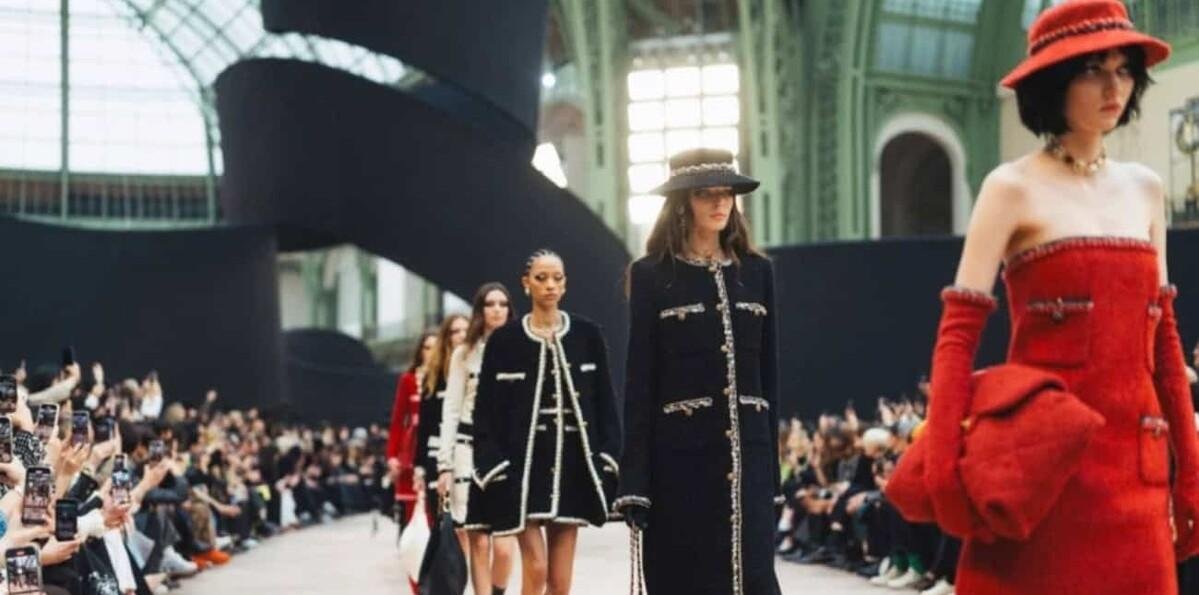 Empieza la Semana de la Moda femenina de París, una edición de "consolidación" de estilos