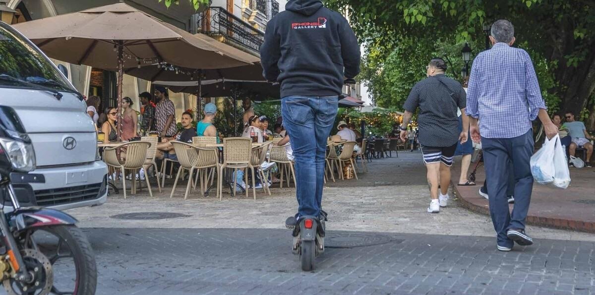 España endurece normas para las patinetas y RD avanza hacia su regulación