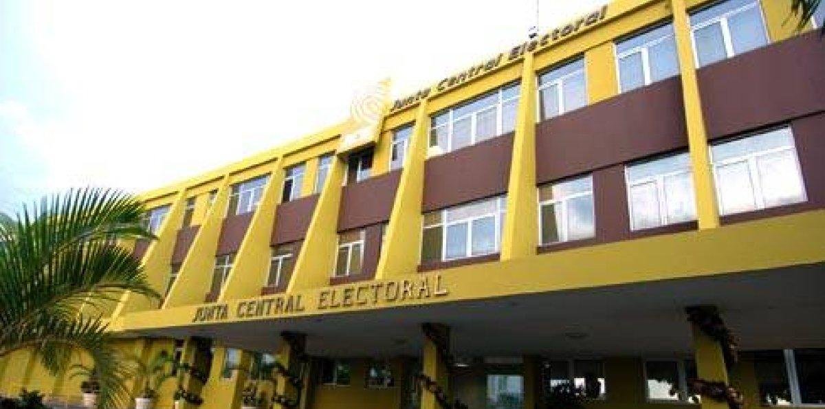 Valoran JCE capacite su personal en el exterior para nuevo formato de cédula