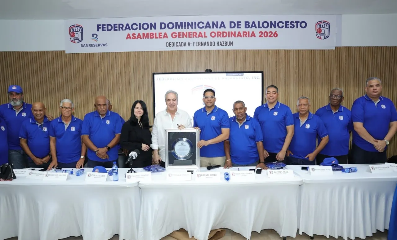 Fedombal reconoce a Fernando Hasbún por aportes baloncesto