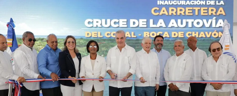 Abinader inaugura la carretera de Boca de Chavón