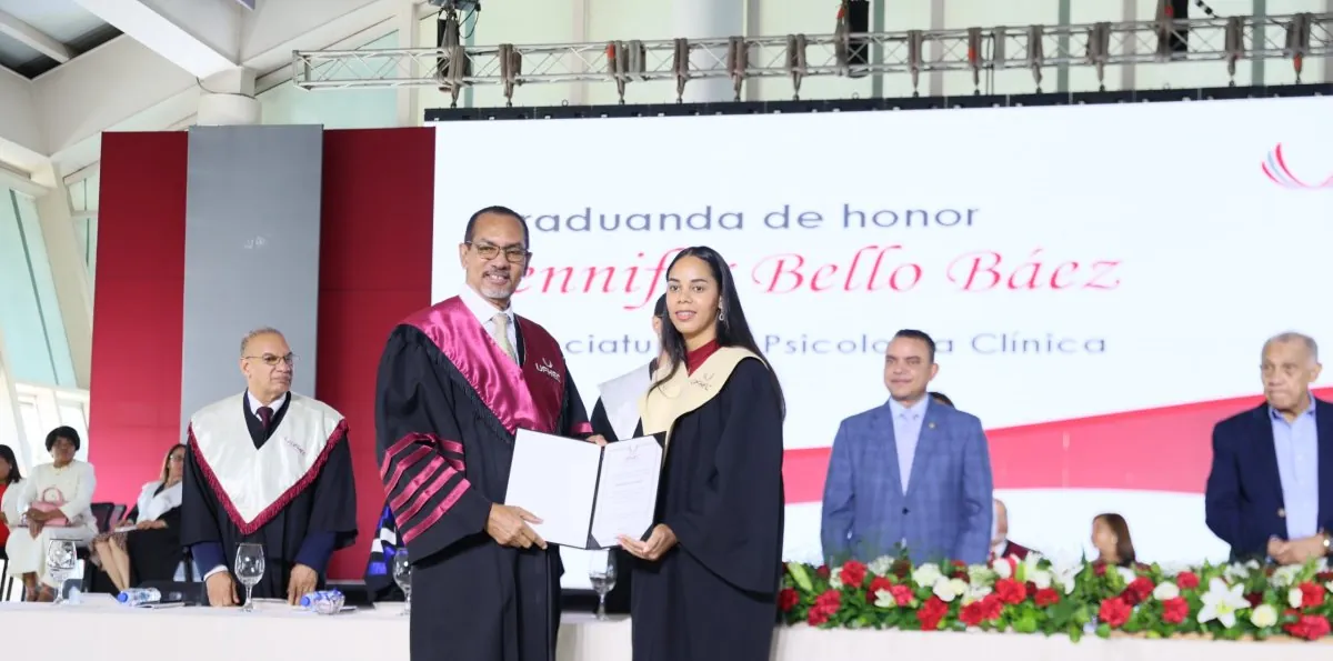 UFHEC celebra cuadragésima novena graduación ordinaria con 1,747 nuevos profesionales; el 74 % son mujeres