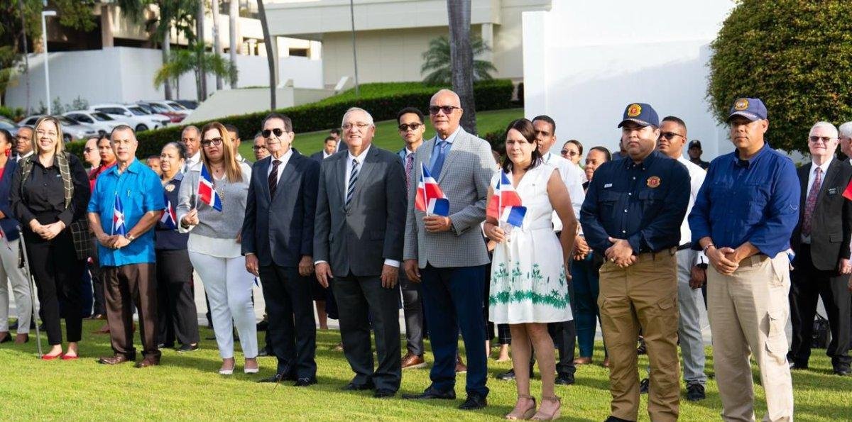 La Iglesia de Jesucristo honra los símbolos patrios con acto a la bandera en Santo Domingo