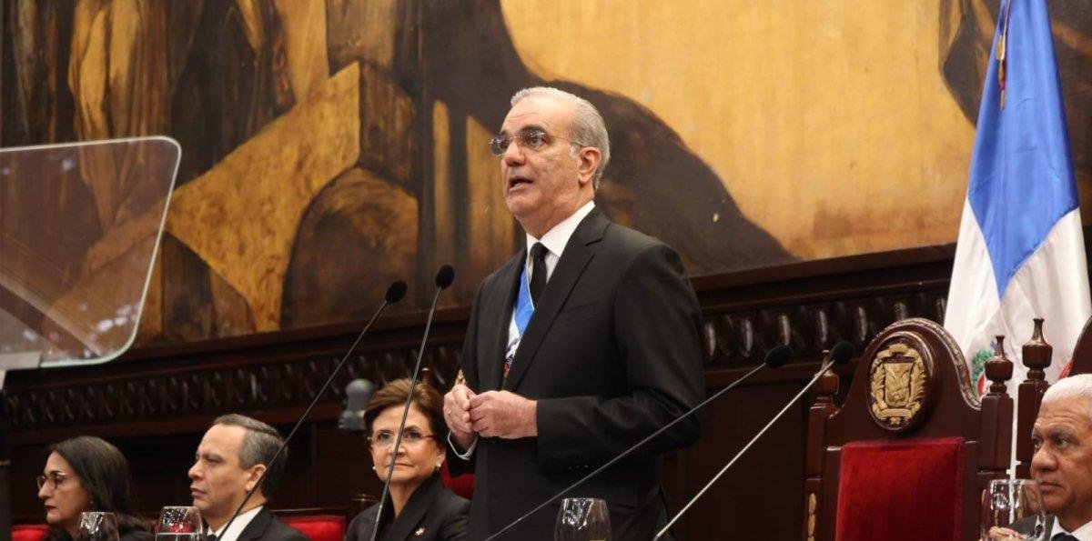 Luis Abinader anuncia puerto espacial en Pedernales y da fecha para lanzamiento del primer cohete