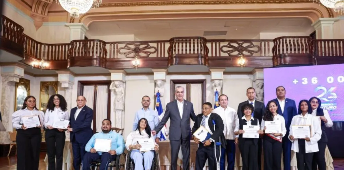 Estado entrega 36 mil becas para el ITLA