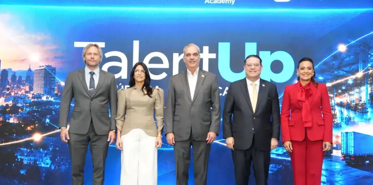 Ofrecerá 15 mil becas para formar talentos digitales