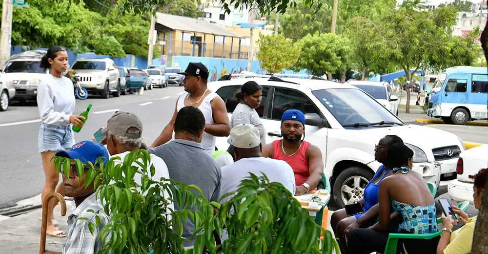 Capitalinos buscan alivio al calor en parques del GSD