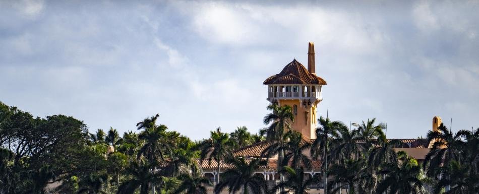 Un hombre murió baleado por agentes de seguridad tras irrumpir en la residencia de Trump en Florida