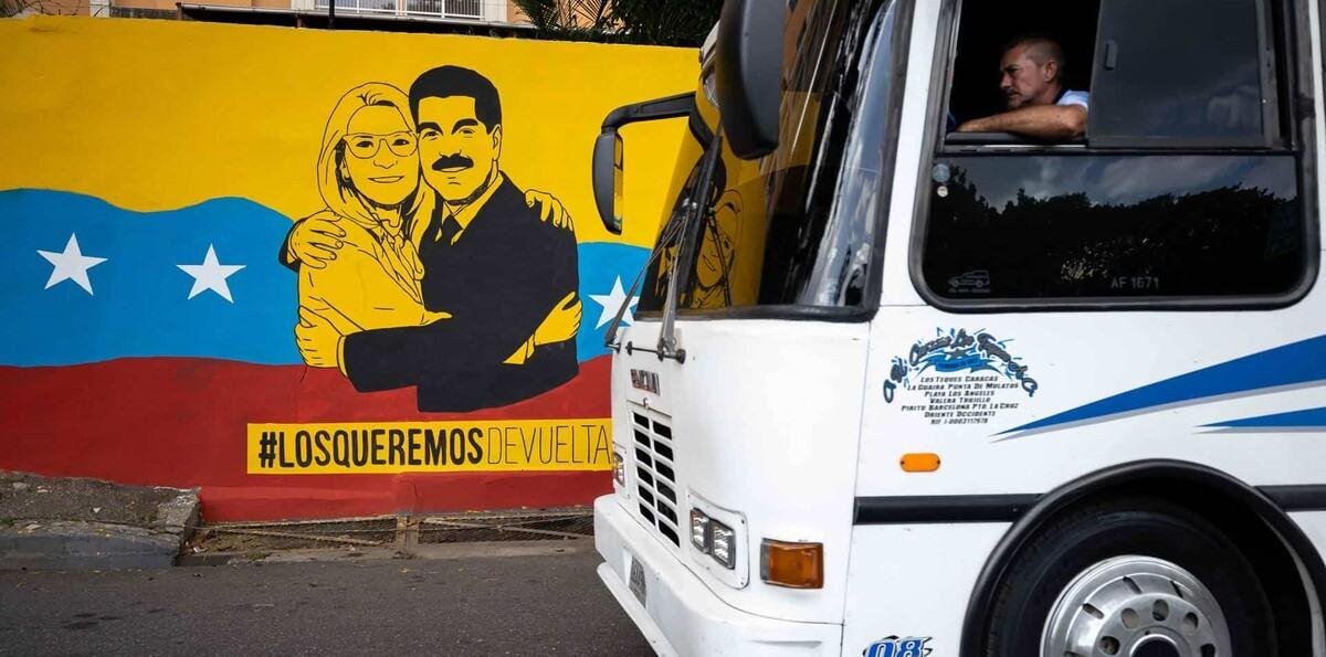 Maduro, dos meses fuera de una Venezuela que ha priorizado la economía sobre la política