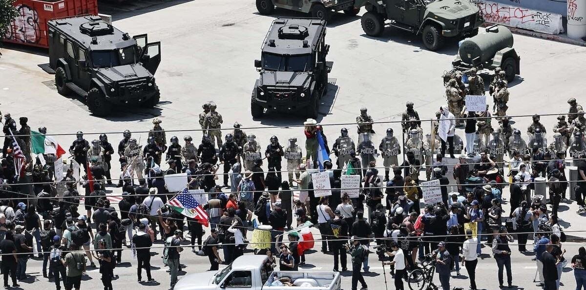 Fiscalía absuelve a 15 madres que protestaron contra redadas migratorias en Chicago